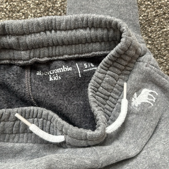 Abercrombie kids essential joggers bundle - Picture 7 of 7